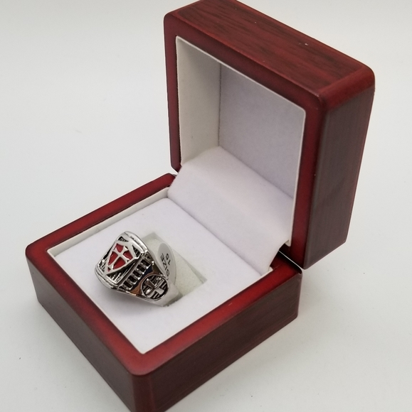 Mans Ring - Picture 3 of 3